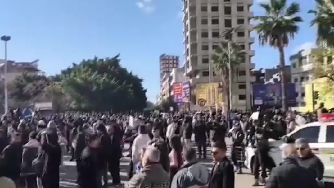 ⁣تطورات متسارعة مع تصاعد العنف خلال احتجاجات في الساحل والداخل السوري