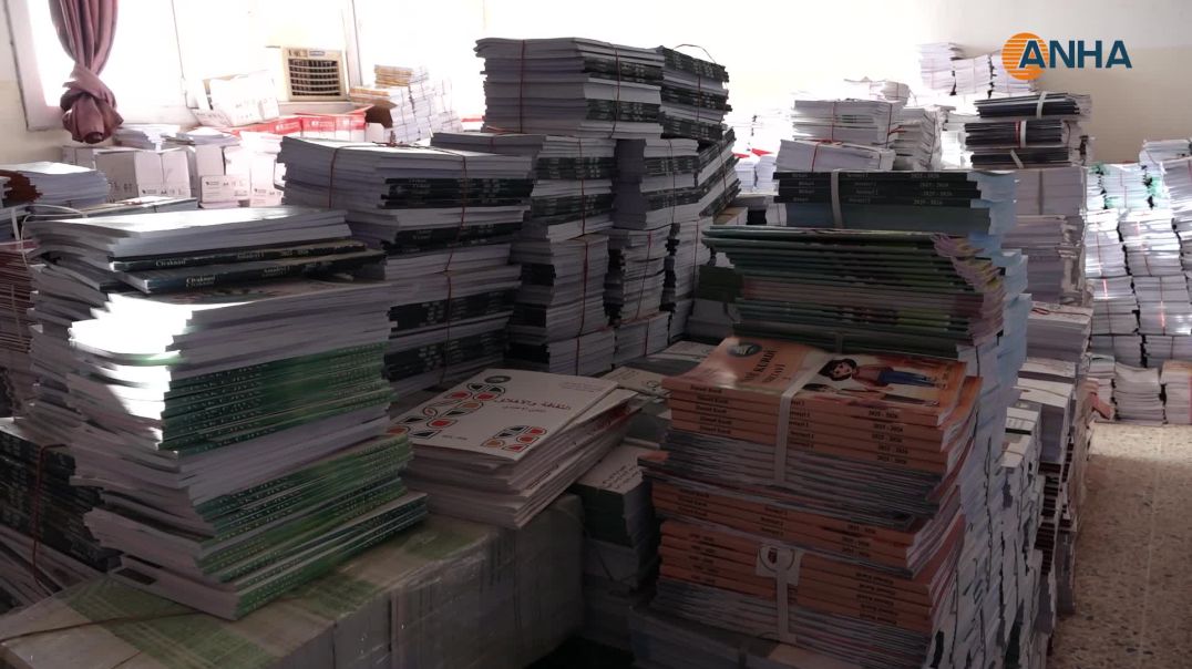 ⁣اكتمال طباعة الكتب المدرسية في إقليم شمال وشرق سوريا وبدء توزيعها