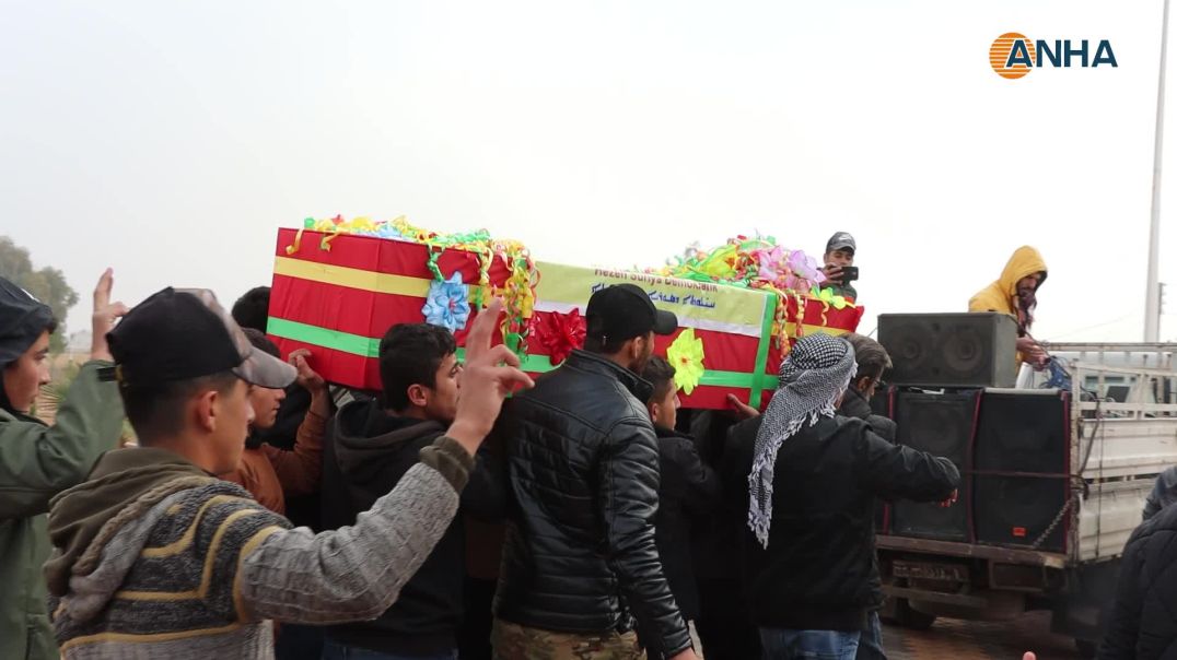 تشييع جثمان مقاتل من قوات سوريا الديمقراطية في الطبقة