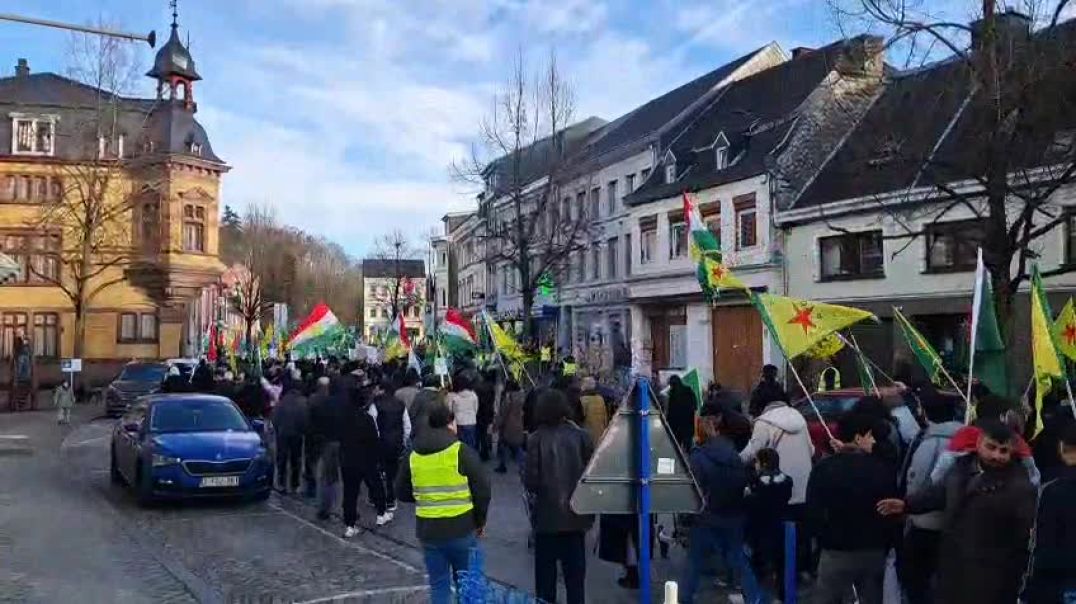 Li Almanyayê ji bo piştgirîya Rojava bi deh hezaran kes daketin qadan