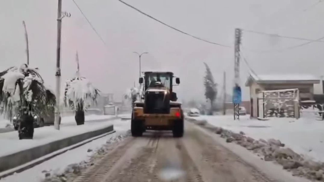 بلدية الشعب في مقاطعة الجزيرة تواصل جهودها لمواجهة العاصفة الثلجية وفتح الطرق