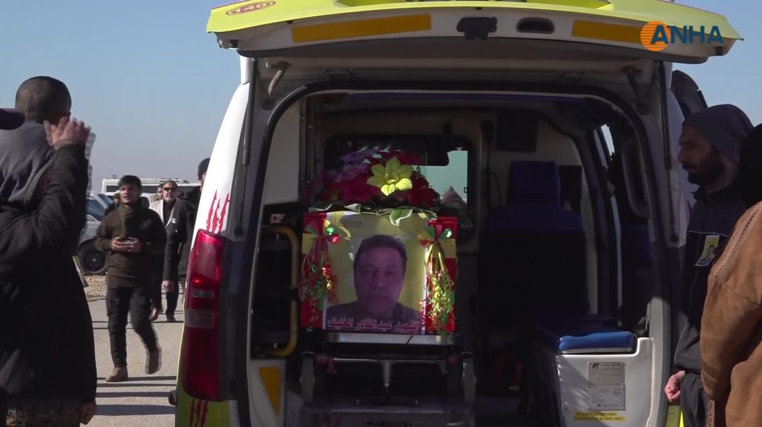 ⁣تشييع جثمانَي مقاتلَين من قوات سوريا الديمقراطية في الرقة