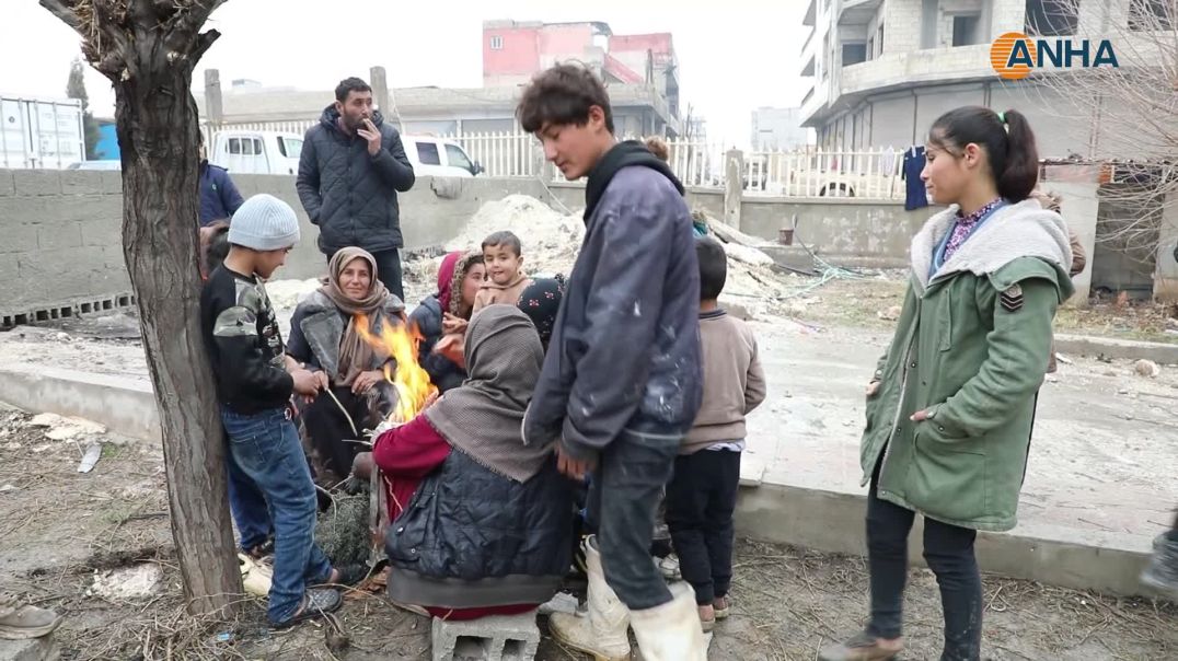 بالصور والفيديو أوضاع المهجّرين في أحد مراكز الإيواء بكوباني