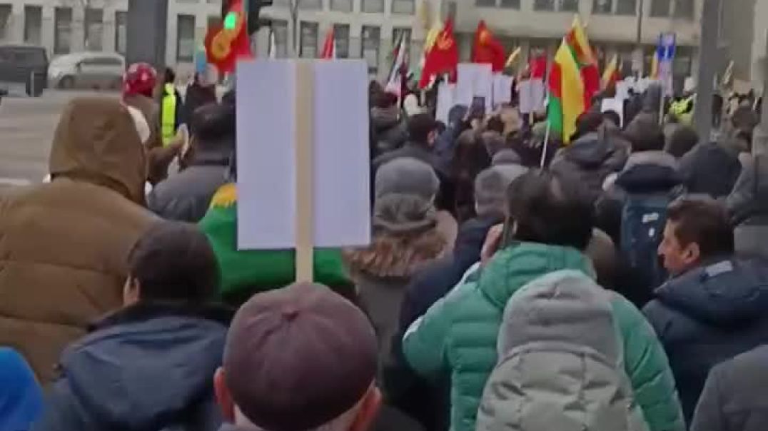 ⁣Li Almanyayê ji bo piştgirîya Rojava bi deh hezaran kes daketin qadan