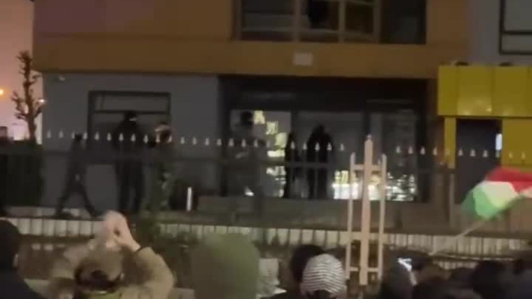 Duhokiyan li pêşiya navenda vîzeyê ya Tirkiyeyê çalaki lidar xist