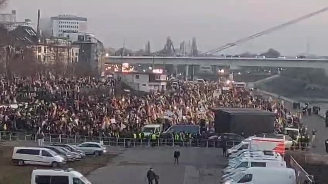 عشرات الآلاف من الكرد في 6 دول أوروبية يتظاهرون ضد هجمات الحكومة المؤقتة على روجافا