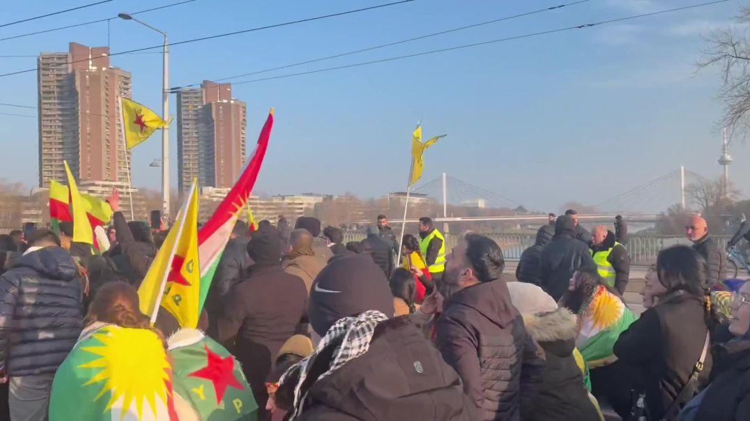 ⁣Li Almanyayê ji bo piştgirîya Rojava bi deh hezaran kes daketin qadan