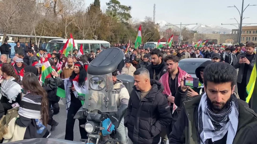 الآلاف من أهالي السليمانية يتظاهرون دعماً لمقاومة روج آفا