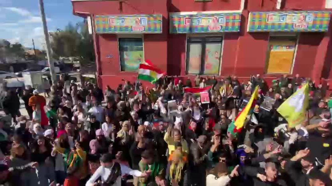 الكرد في لبنان ينتفضون دعماً لمقاومة روج آفا وتنديداً بالهجمات على المنطقة