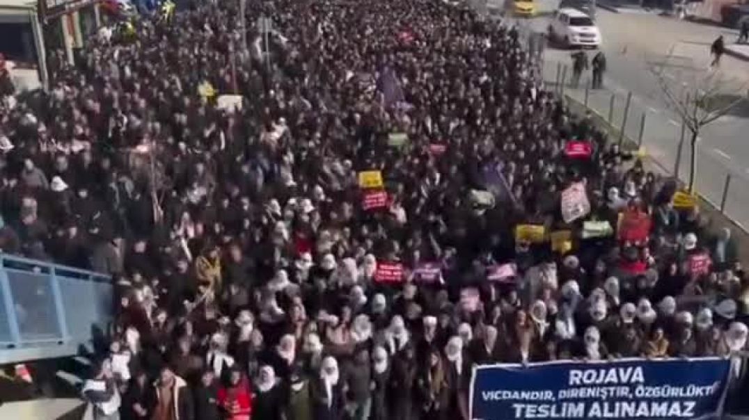 جنوب وشمال كردستان ينتفضان من أجل روج آفا