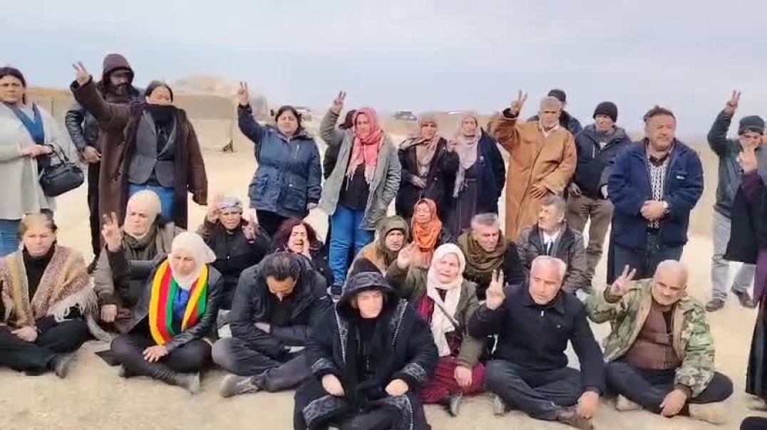 في اليوم السابع للاعتصام.. قطع الطريق أمام قاعدة التحالف تنديداً بصمته