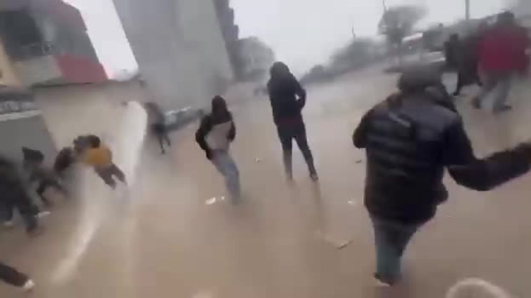 أهالي برسوس ينتفضون لأجل الكرد في روج آفا ضد الهجمات