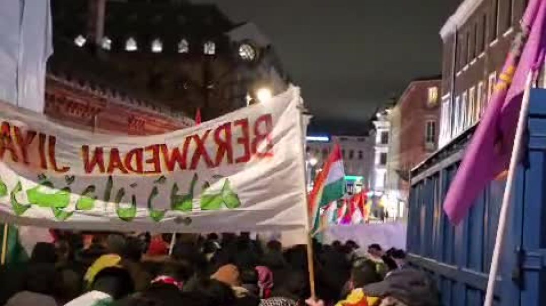 آلاف الكرد يتظاهرون في النروج دعماً لمقاومة روج آفا