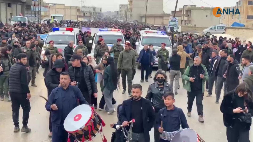 موكب تشييع جثامين القيادي زياد حلب والمقاتلَين بروسك ومالك يصل إلى مزار الشهيدة دجلة