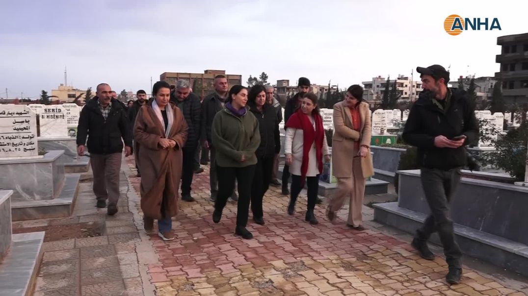 وفد من جنوب كردستان يبدأ جولته بزيارة مزار الشهداء في قامشلو