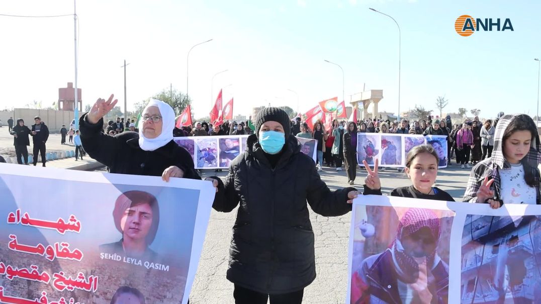 ⁣مسيرة جماهيرية في الطبقة تنديداً بجرائم مرتزقة الحكومة المؤقتة في حلب