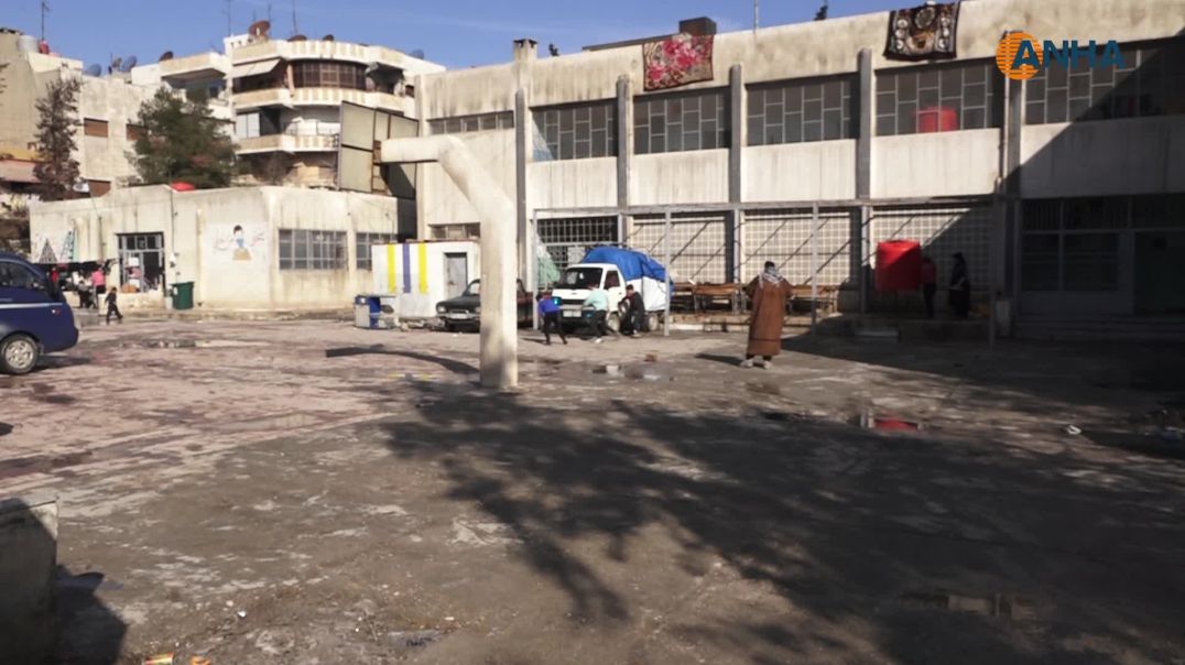 ⁣Xurek û xwarin li koçberan tên belavkirin