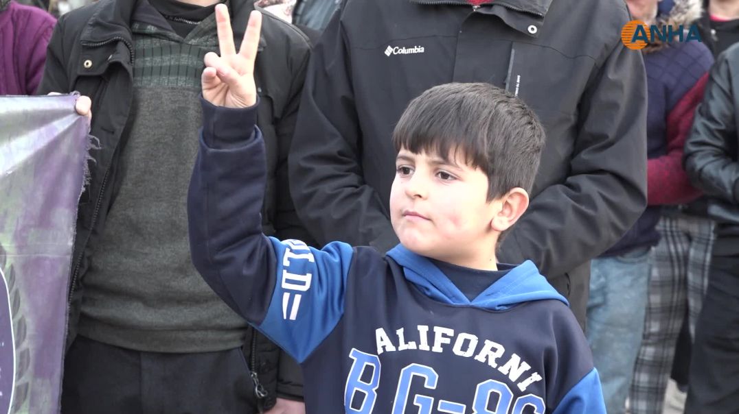 قامشلو- وقفات احتجاجية في قامشلو وتل تمر تضامناً مع مقاومة أهالي الاحياء المحاصرة بحلب