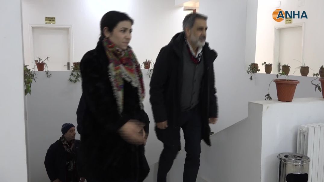 ⁣وفد من الفنانين والمثقفين الكردستانيين يزورون الإدارة الذاتية دعماً للمقاومة