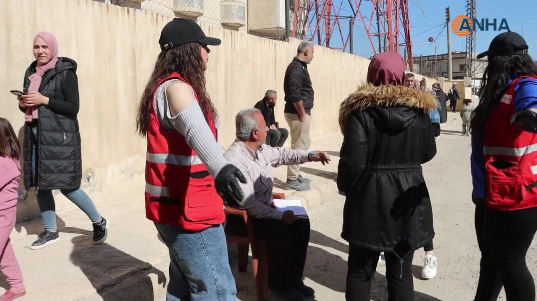 توزيع 350 سلة غذائية على المهجرين في قامشلو