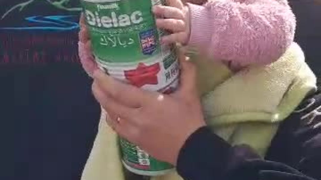 توزيع المساعدات الإنسانية على الأهالي في كوباني المحاصرة