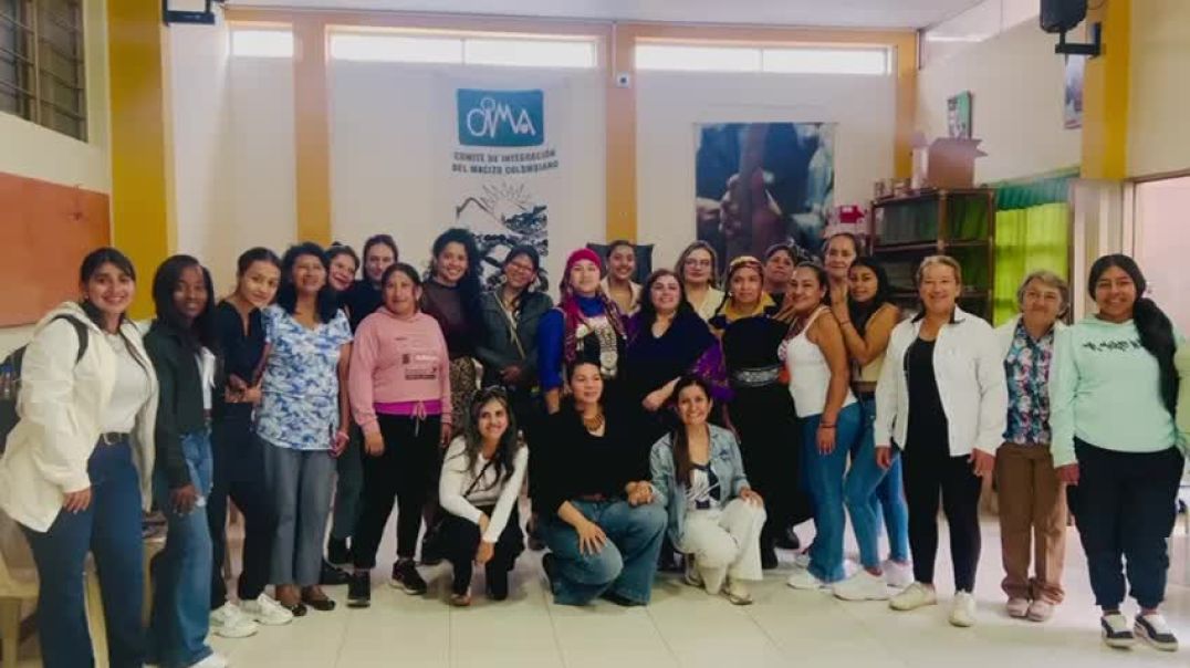 الوفد النسائي من روج آفا يواصل جولته في كولومبية ويلتقي ناشطات وحركات نسوية