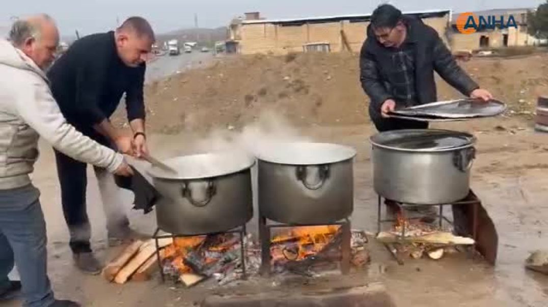 أهالي ريف ديرك يقدمون وجبات الغذاء للمقاتلين في الجبهات