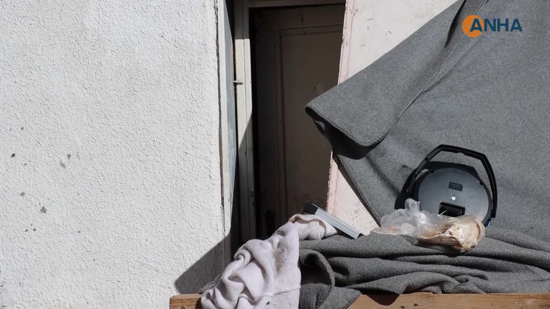 ⁣نازحة علوية تدرّس الأطفال الكرد المهجّرين