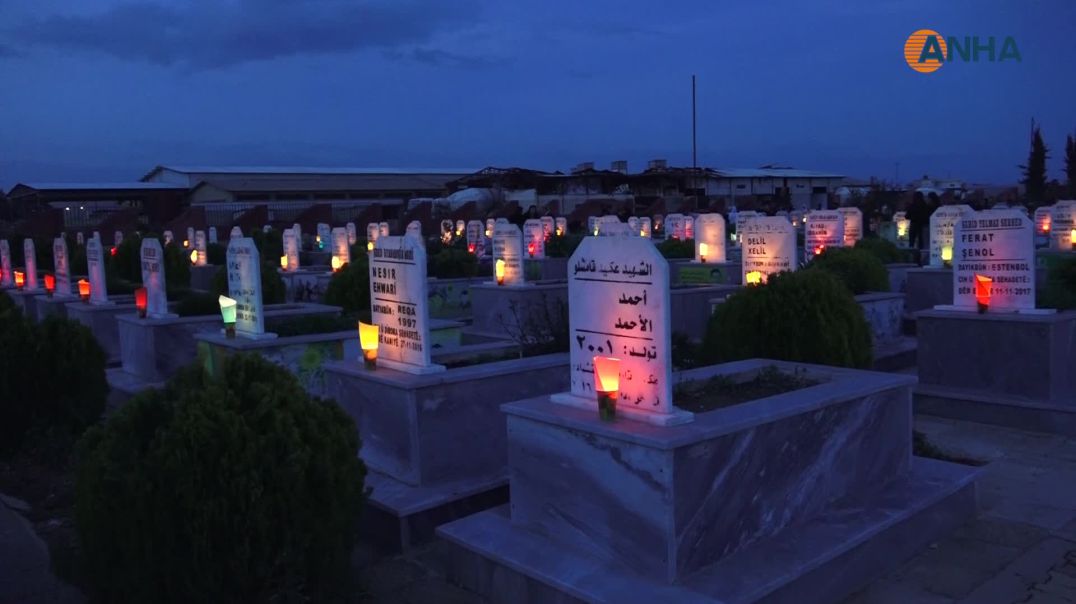 ⁣إشعال الشموع على أضرحة الشهداء في قامشلو عشية نوروز
