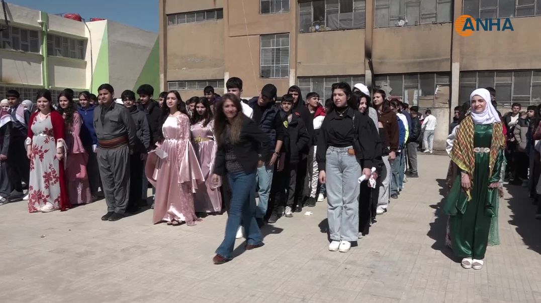 توزيع الجلاء المدرسي على طلبة الجزيرة-قامشلو