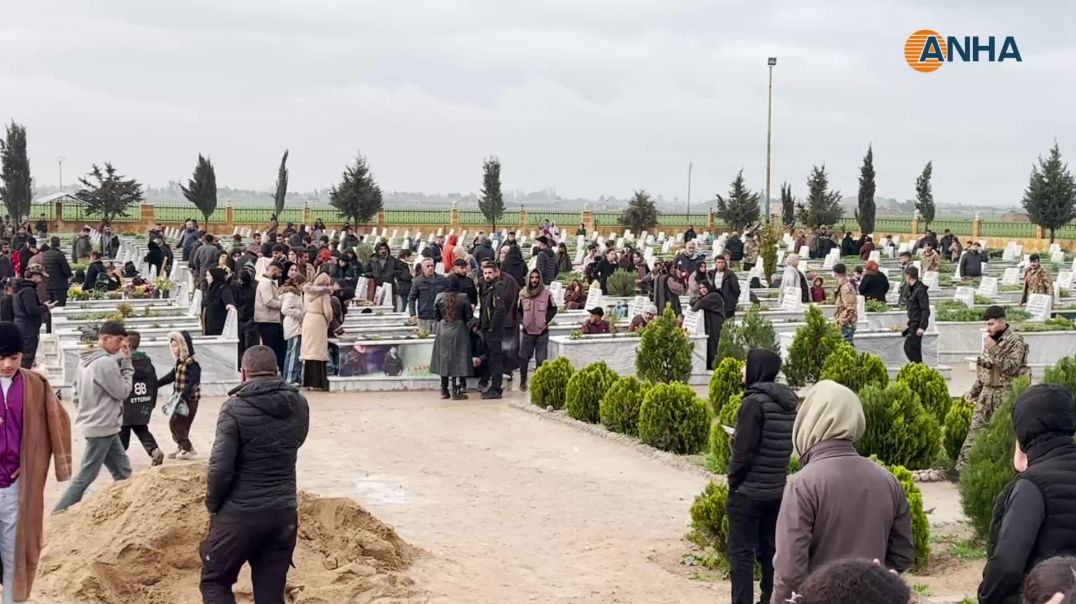 أهالي روج آفا يحيون عيد الفطر بزيارة مزارات الشهداء - الحسكة