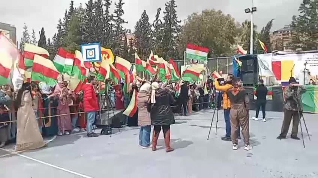 الآلاف احتفلوا بعيد نوروز وأكدوا ضرورة وحدة الصف وترسيخ الديمقراطية