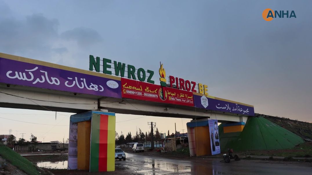 يافطة “Newroz Pîroz Be” تزين جسر القطار في قامشلو احتفالاً بقدوم نوروز