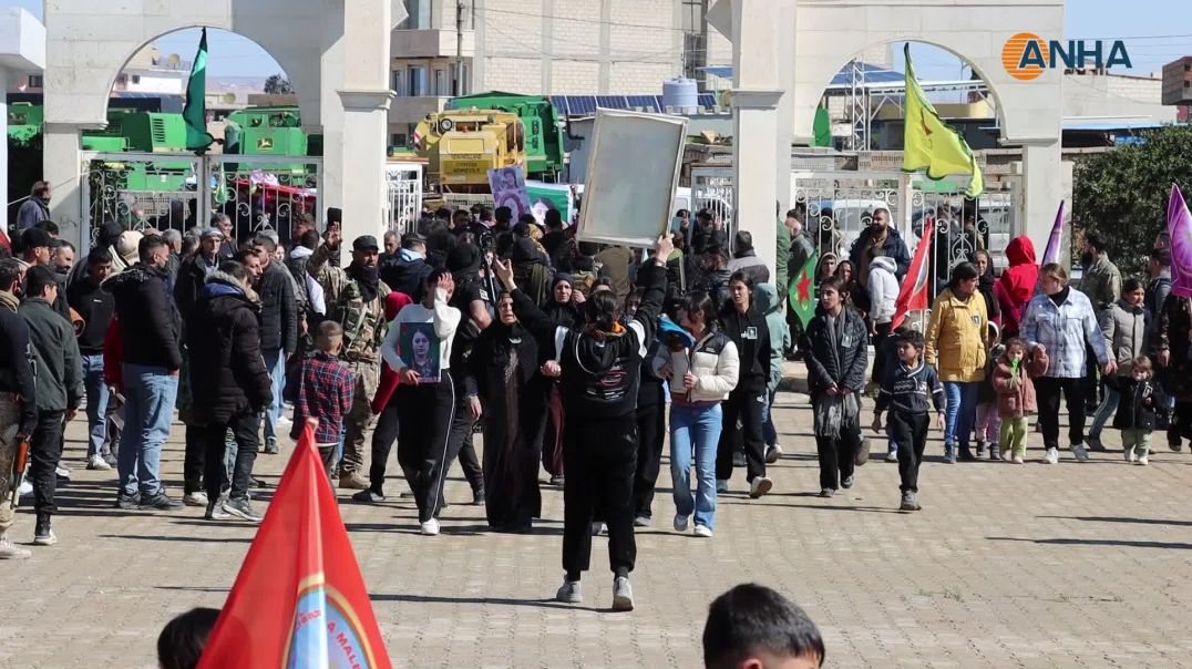 ⁣تشييع جثمان مقاتلة في وحدات حماية المرأة في عامودا