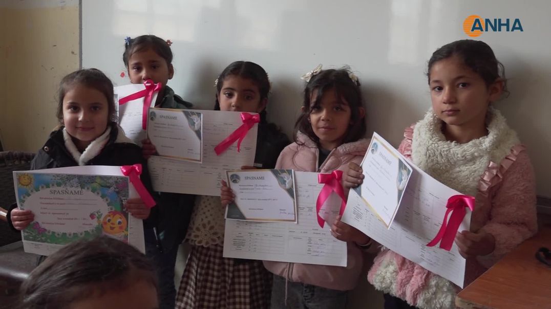 ⁣Li Kobanê xwendekaran karnameyên xwe wergirtin