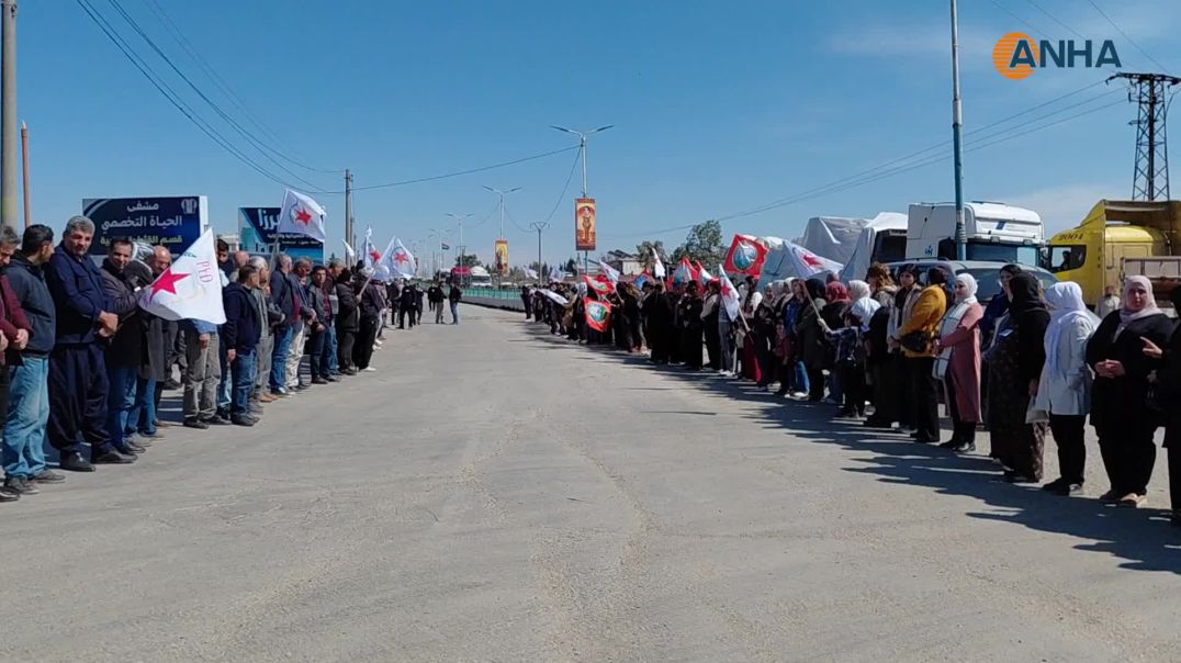 المئات في كركي لكي يستقبلون جثمان الشهيد صالح مسلم