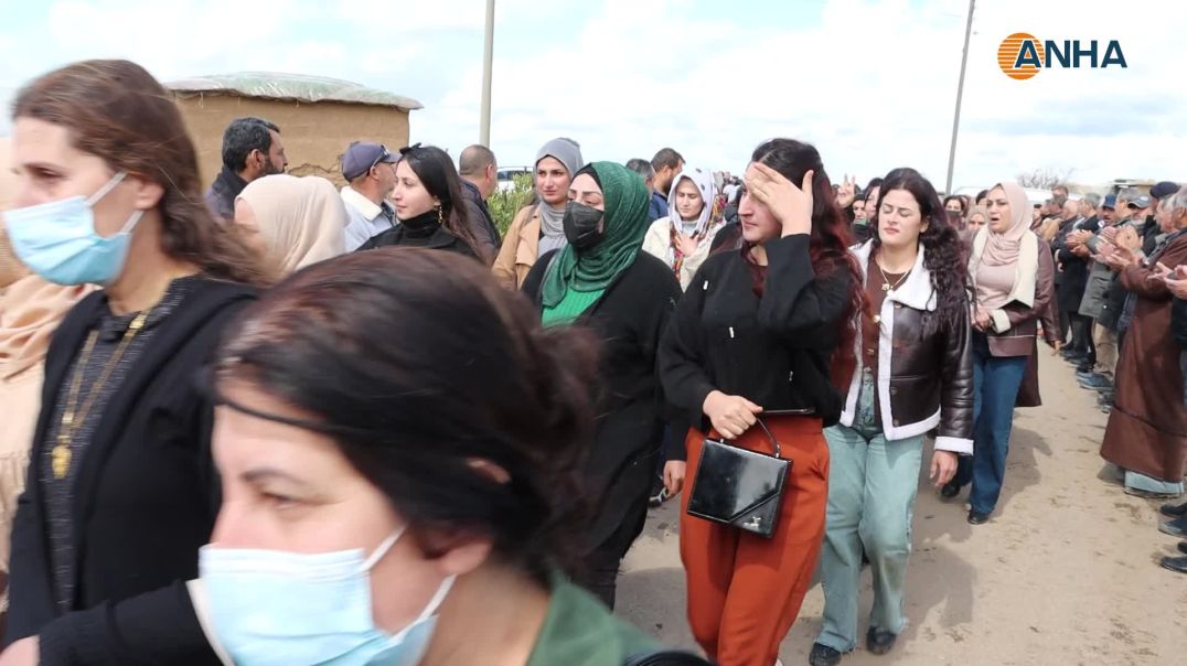 مراسم غيابية لمقاتل من قوات سوريا الديمقراطية في تربه سبيه