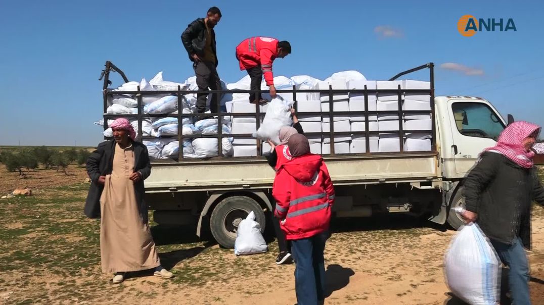 ⁣Heyva Sor a Kurd alîkarî li gundên Kobanê belav kirin