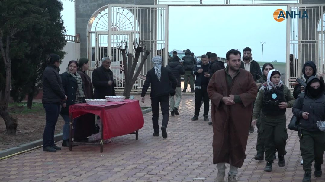 ⁣أهالي روج آفا يحيون عيد الفطر بزيارة مزارات الشهداء - الدرباسية