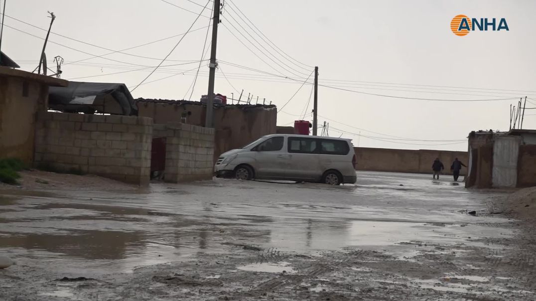 الهطولات المطرية تُغرق خيام مهجّري سري كانيه في الحسكة