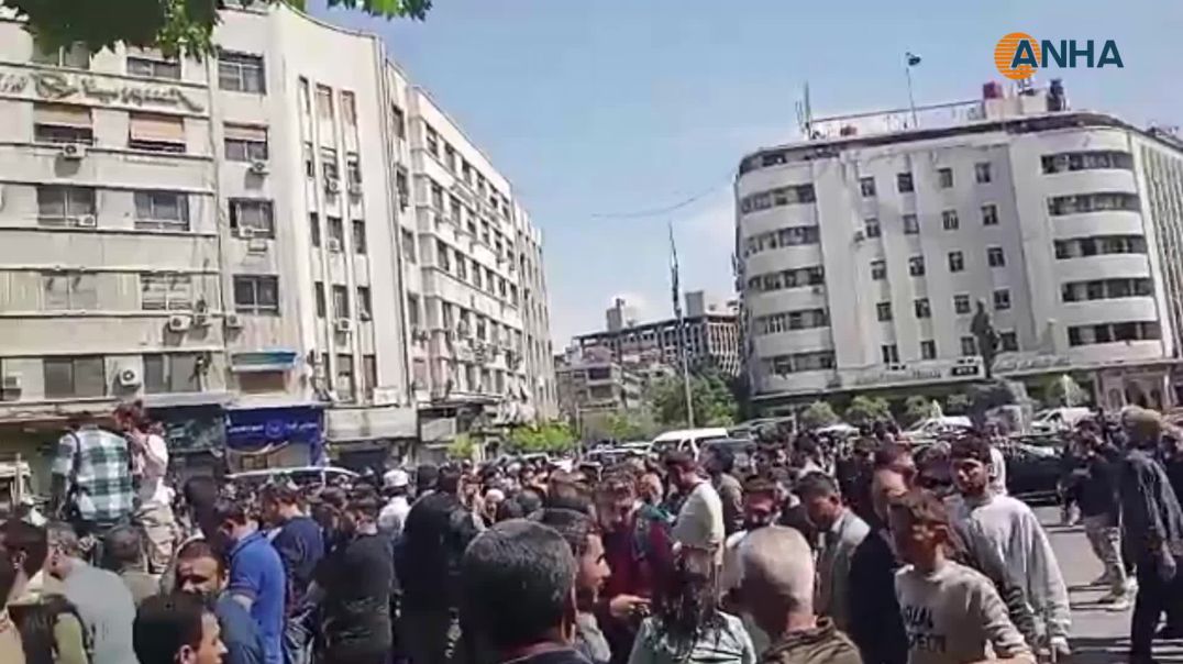 ⁣احتجاج في ساحة يوسف العظمة بدمشق للمطالبة بالإصلاحات الاقتصادية والمعيشية