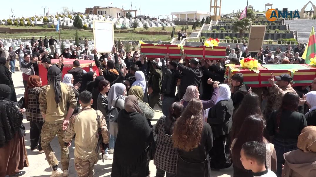 ⁣بمراسم مهيبة.. أهالي ديرك وعامودا وتربه سبيه يشيّعون كوكبة من الشهداء