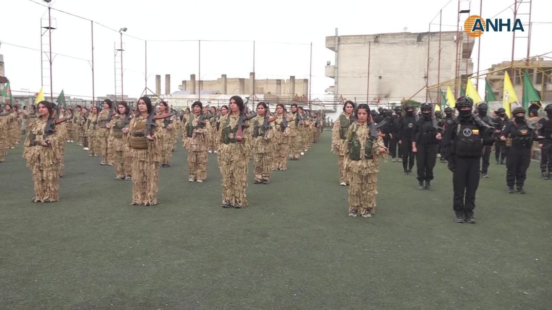 وحدات حماية المرأة تحيي ميلاد القائد وذكرى تأسيسها بعرض عسكري مهيب  