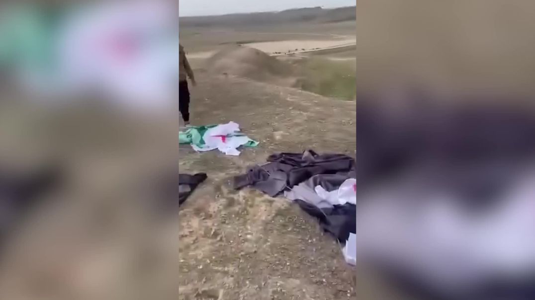 تمزيق العلم السوري في دير الزور
