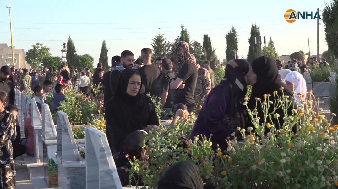 ⁣أهالي مدن الجزيرة وكوباني يحيون أول أيام العيد بزيارة مزارات الشهداء - الحسكة