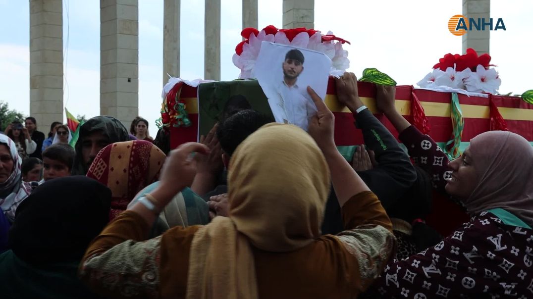 وداع مهيب في عامودا لمقاتل من قوات سوريا الديمقراطية استشهد في الرقة