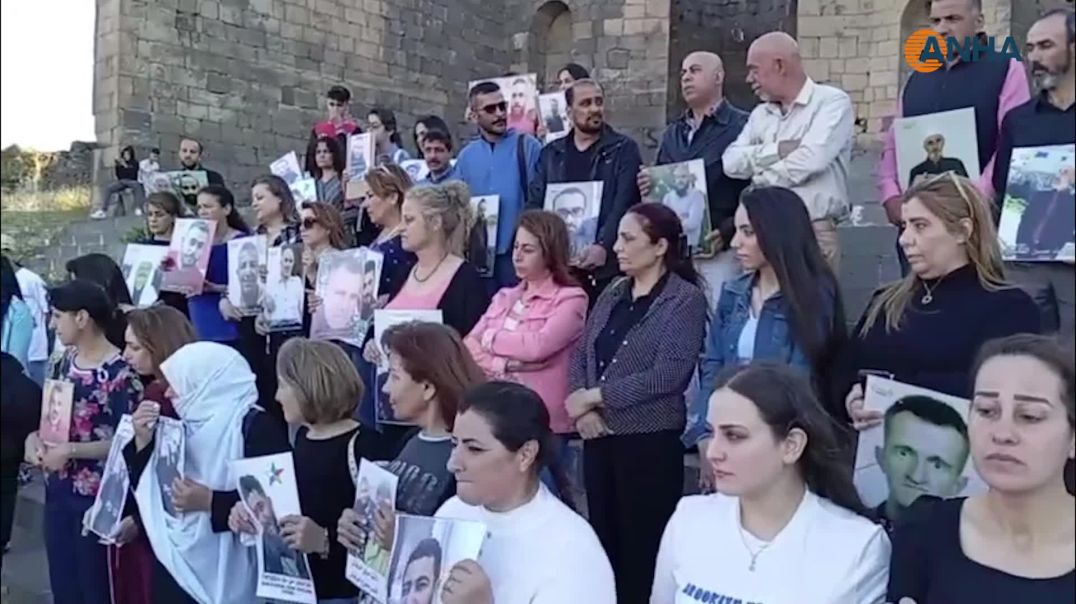 وقفة احتجاجية في السويداء تطالب بالكشف عن مصير المعتقلين والمغيبين