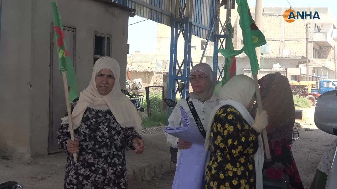 ⁣تعليق صور مقاتلات YPJ في مداخل جل آغا دعماً للاعتراف الرسمي بها