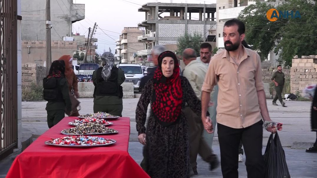 ⁣أهالي مدن الجزيرة وكوباني يحيون أول أيام العيد بزيارة مزارات الشهداء - قامشلو