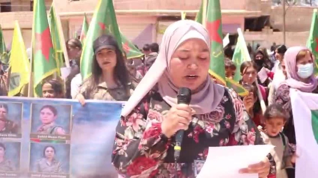 مئات النساء يخرجن دعماً لوحدات حماية المرأة 